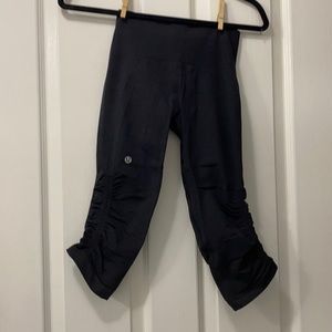 Lulu capris dark grey sz 4 like new worn twice